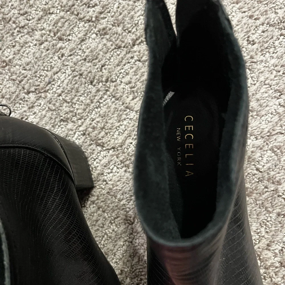 CECELIA NEW YORK Textured Black Ankle Booties sz 7.5